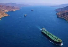 হরমুজ প্রণালিতে প্রতিদিন ১৫টি জাহাজ চলাচলের সীমা নির্ধারণ করল ইরান