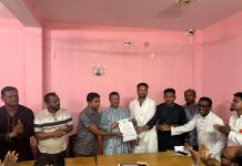উৎসবমুখর পরিবেশে মিরসরাই কৃষকদলের প্রার্থীদের মনোনয়নপত্র জমা