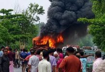 ফটিকছড়িতে সড়ক দুর্ঘটনায় বাবা-ছেলের মৃত্যু,বিক্ষুব্ধ এলাকাবাসী পোড়ালো গাড়ি