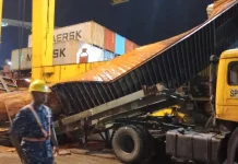 কনটেইনার খালাসের সময় চট্টগ্রাম বন্দরে দুর্ঘটনা