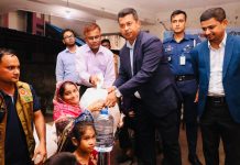 বন্যাদুর্গত প্রতিবন্ধীদের আবেদনের ২৪ ঘণ্টার মধ্যেই ত্রাণ নিয়ে হাজির মানবিক ডিসি