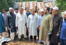 জঙ্গল সলিমপুরে পাহাড়ধসে নিহত শিশুর পরিবারকে জামায়াতের অনুদান প্রদান