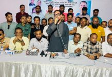 চন্দনাইশে ১৫০০ ক্ষতিগ্রস্থ পরিবারকে খাদ্য সামগ্রী দিলেন মেয়র ডা. শাহাদাত