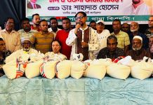 পতেঙ্গায় জলাবদ্ধতায় ক্ষতিগ্রস্ত ৫০০ পরিবারের পাশে মেয়র