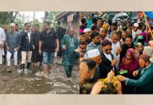 রেকর্ড বৃষ্টিপাতে ক্ষতিগ্রস্ত হাজারো মানুষ পেলেন মেয়রের ত্রাণ সামগ্রী