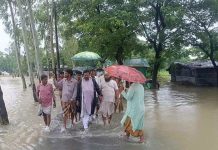 বাঁশখালীর বন্যাদুর্গত মানুষের পাশে পাপ্পা, ওয়ার্ডভিত্তিক ত্রাণ বিতরণের নির্দেশ