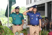 গাঢ় নীল-হালকা জলপাই শার্ট ও খাকি প্যান্টে ফিরলো পুলিশ