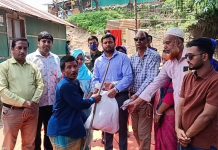 সীতাকুণ্ডের বিভিন্ন ত্রিপুরা পাড়ায় উপজেলা প্রশাসনের পক্ষ থেকে ত্রাণ বিতরণ