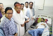 দক্ষিণ জেলা যুবদল নেতা আব্বাস উদ্দীনকে দেখতে হাসপাতালে মেয়র, দিলেন ১ লাখ টাকার সহায়তা