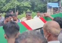 টেম্পোর সঙ্গে ঘর্ষণে পর্যটক এক্সপ্রেসের ৬ দরজা ক্ষতিগ্রস্ত, আহত ২