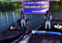 পতেঙ্গায় ২ টন চোরাচালানের কয়লাসহ ২টি কাঠের বোট জব্দ