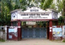 সরকারি বিধিতে নেই তারপরও চেয়ার আঁকড়ে আছেন, দোহাই দিচ্ছেন এমপির