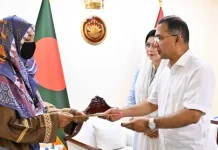 প্রধানমন্ত্রীর সঙ্গে শহীদ সেনাসদস্যদের পরিবারের সাক্ষাৎ