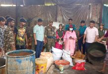 চসিকের ভেজাল বিরোধী অভিযান, বার কোয়ার্টারে চানাচুর কারখানাকে ৫০ হাজার টাকা জরিমানা
