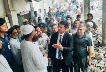 ফুল নিতে নয়, এবার দিতে গেলেন চট্টগ্রাম জেলা প্রশাসক জাহিদ