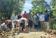 মিরসরাইয়ে নিজ অর্থায়নে সড়ক সংস্কার করলেন কৃষকদল সভাপতি আশরাফ